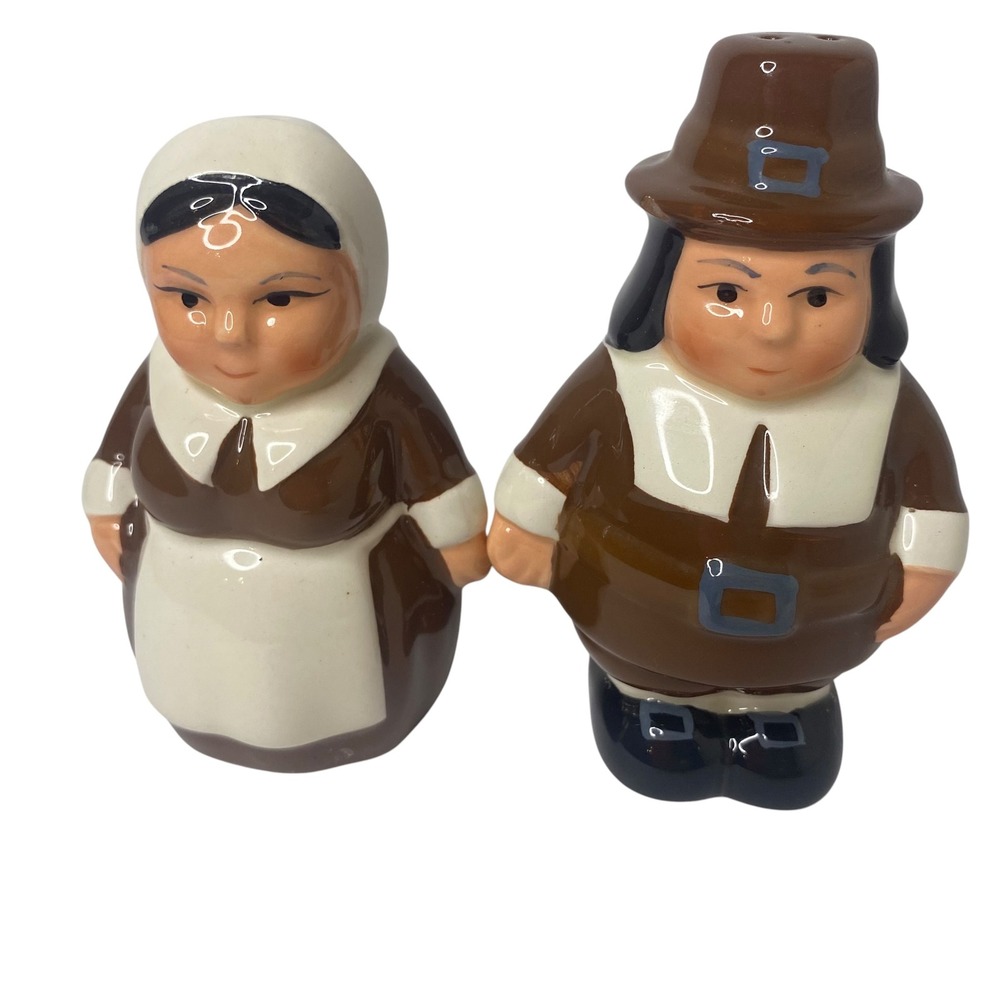 Publix 2014 Thanksgiving Pilgrim Salt and Pepper Shakers Set Brown Ceramic